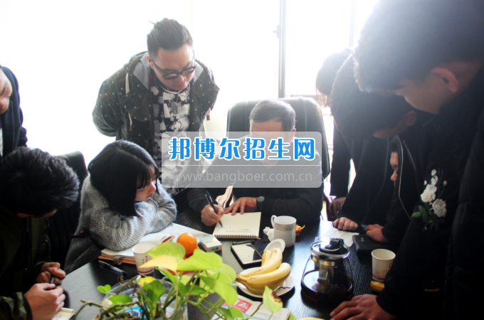 燕京理工学院副校长何双庆与重庆大学城市科技学院校际交流生座谈交流