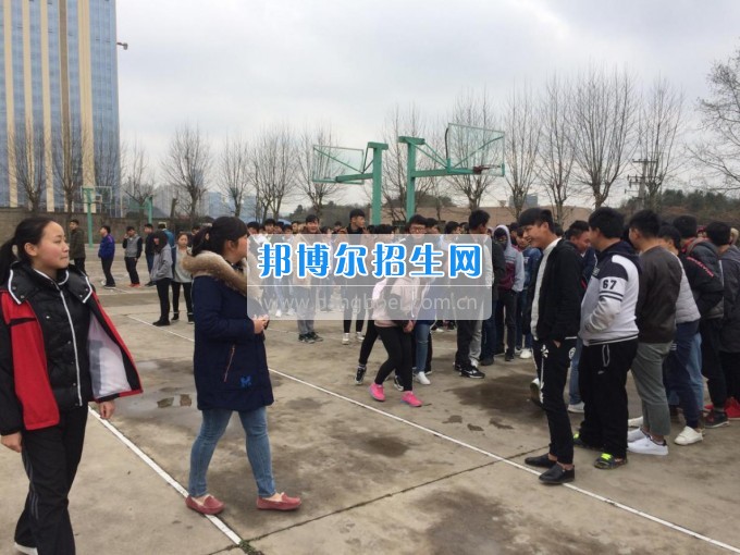 规范仪容仪表 彰显学生风貌------贵州建设职业技术学院开展风纪大检查活动