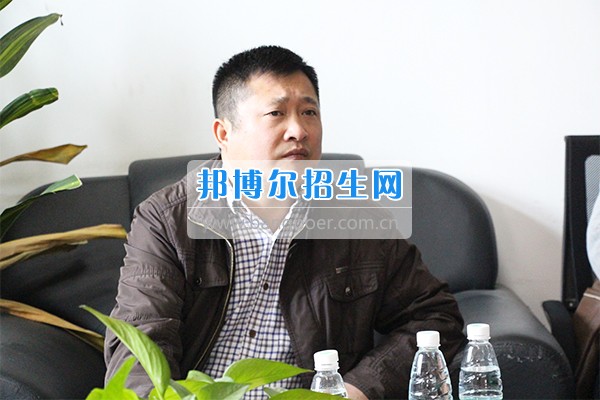 成都希望航空职业学校大学生创业孵化示范基地通过初审