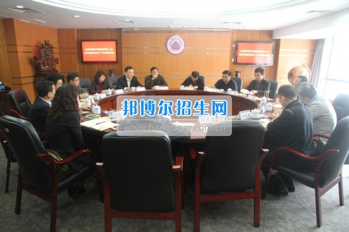 万盛区原人大副主任冯天俊一行到重庆科技学院交流考察