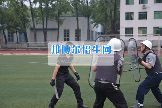 宜宾职业技术学院举行反恐防暴演练活动