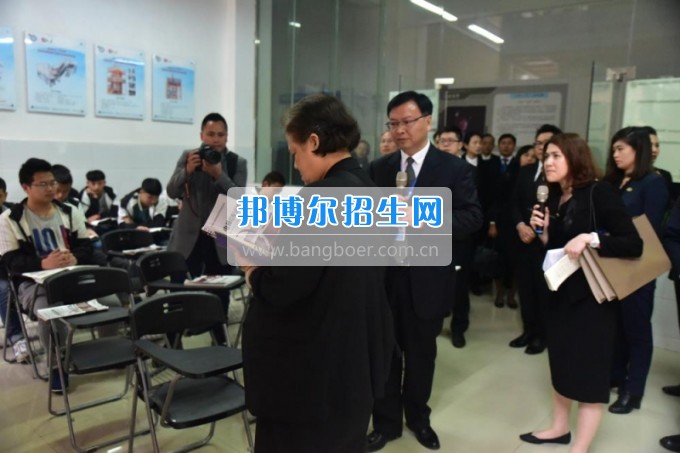 泰国诗琳通公主携高访团莅临贵州省机械工业学校参观访问