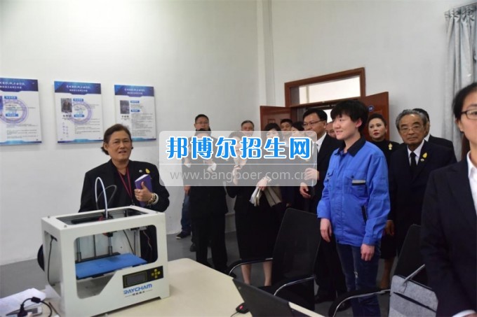 泰国诗琳通公主携高访团莅临贵州省机械工业学校参观访问