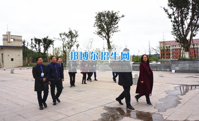 四川省外侨办中日会馆副馆长刘勇一行莅临泸州市职业技术学校调研