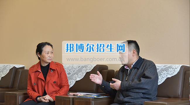 致公党四川省委办公室主任杨成一行到四川科技职业学院就精准扶贫工作进行考察指导