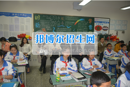 四川省仪陇县扶轮育才职业学校教师代表到都江堰李冰中学考察未来课堂云班