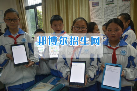 四川省仪陇县扶轮育才职业学校教师代表到都江堰李冰中学考察未来课堂云班