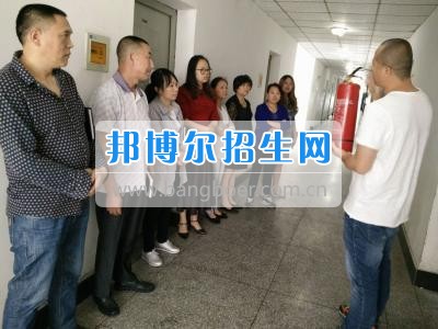 乐山市旅游学校加强消防安全培训 共筑校园安全防线