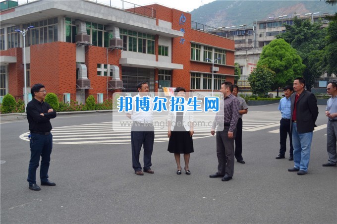 视察学情 指导发展 ——副市长马晓凤来攀枝花市建筑工程学校视察工作