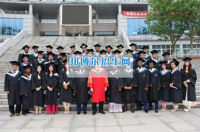 学校国际教育交流学院举行2011级留学生毕业典礼