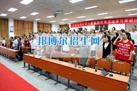自贡职业技术学校隆重召开庆祝“七一”暨先进表彰大会