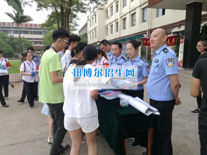 内江市铁路机械学校开展拒绝毒品净化校园活动
