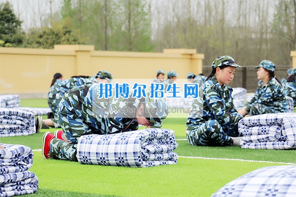 四川五月花汽修学院军训一场壮观的“豆腐”盛宴