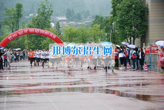 阿坝中职校参加阿坝州“超级大乐透”首届全民健身运动会