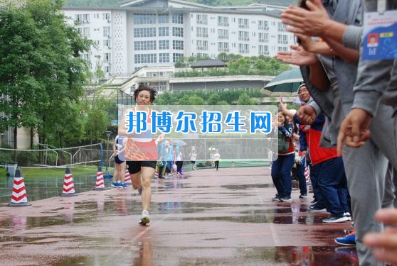 阿坝中职校参加阿坝州“超级大乐透”首届全民健身运动会