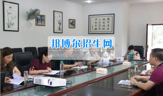 人社局徐茂科长带领评审专家组到峨眉山市旅游学校评审验收申报工作