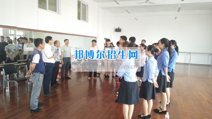 思南师范学校领导指导“守望信仰”——革命诗词朗诵《丰碑》节目