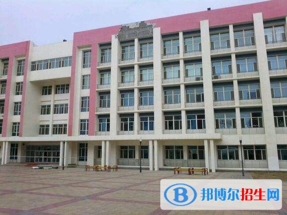 新疆巴音郭楞蒙古自治州卫生学校2018年报名条件、招生对象