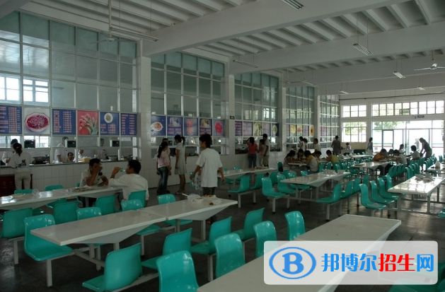 新疆喀什地区卫生学校宿舍条件