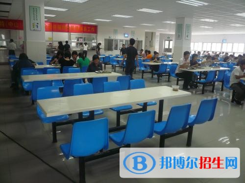 成都龙泉职业技术学校宿舍条件