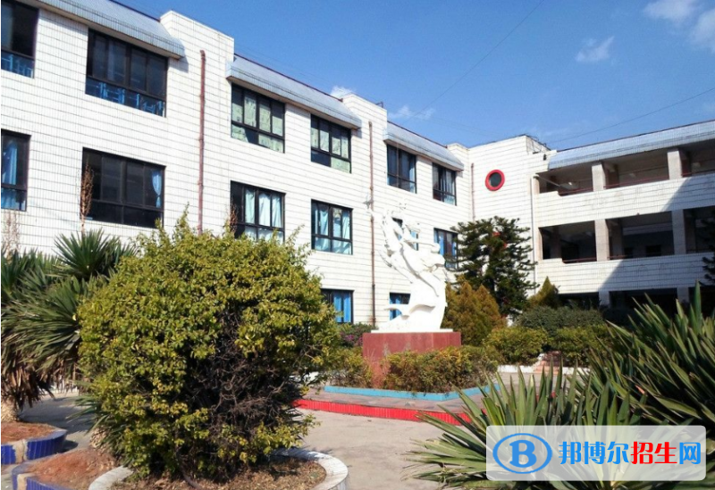 禄劝职业高级中学招生办联系电话