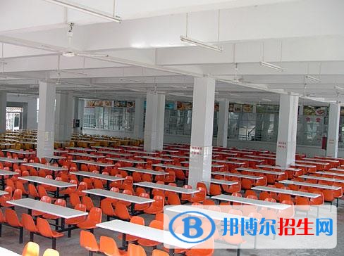 蓬安县巨龙职业中学宿舍条件