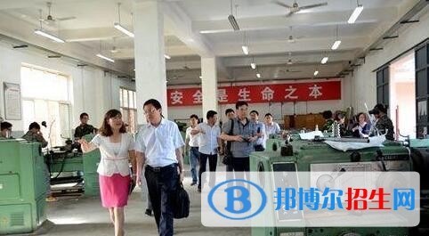 户县职业教育中心宿舍条件