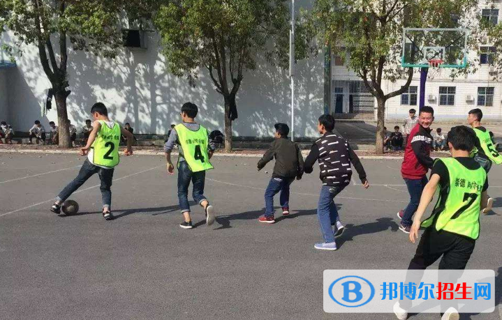 南郑职业教育中心招生办联系电话