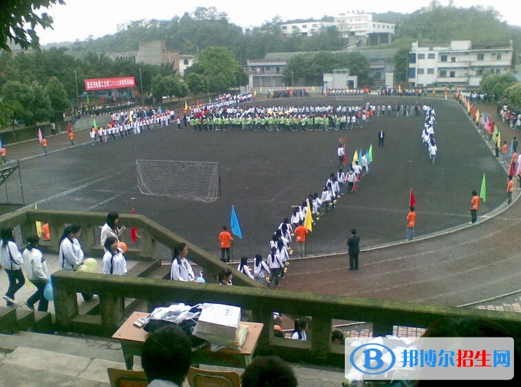 重庆高中女生毕业后读什么中专学校好