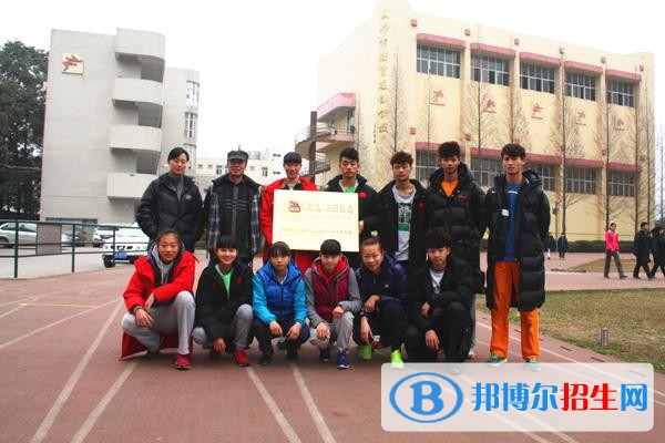 成都去读中专学校学什么对以后好一点