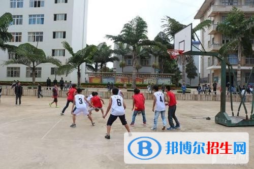 云南哪个中专学校好