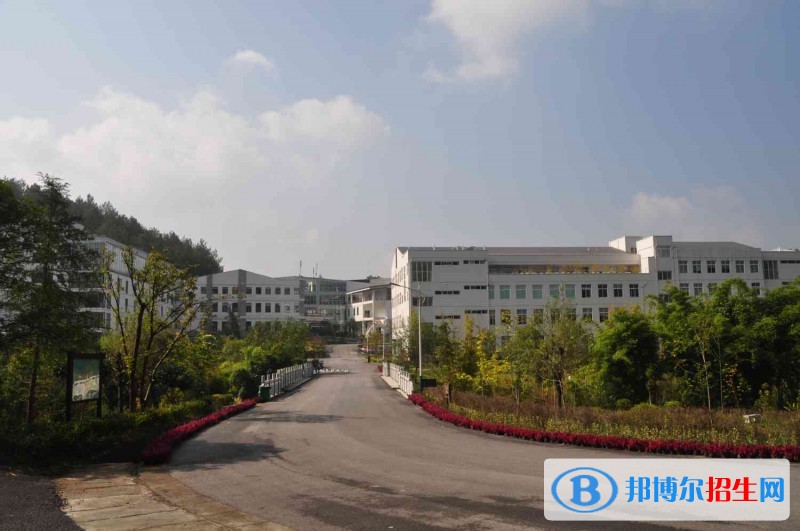 贵州没有高中毕业证可以读中专学校吗