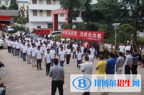 昆明没有高中毕业证可以读中专学校吗