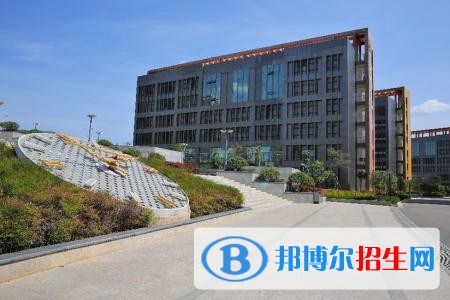 大理高中毕业中专学校