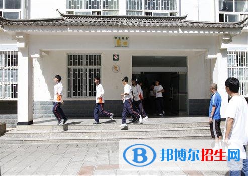 大理高中女生读什么中专学校好