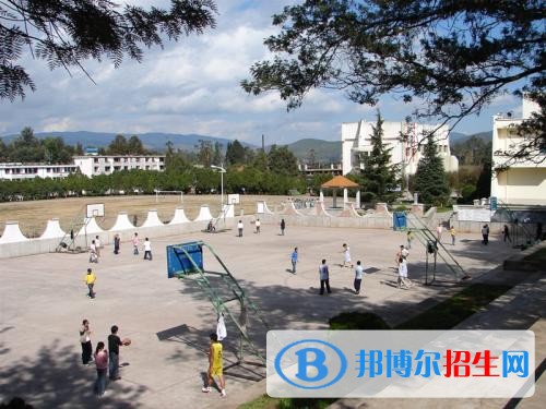 楚雄读中专学校好还是读高中好