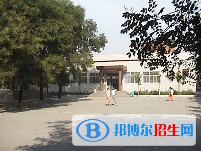 红河初中毕业可以上中专学校吗
