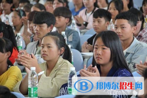 楚雄中专学校是中专吗