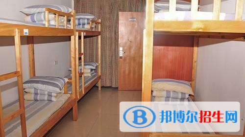 红河女生读高中好还是中专学校