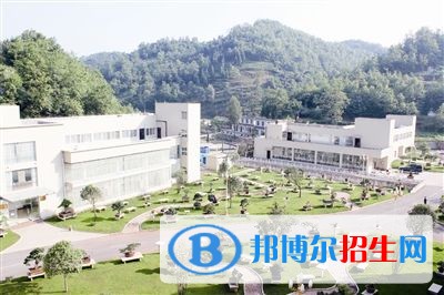 六盘水女生读什么中专学校好