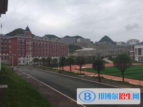 六盘水读中专学校能考大学吗