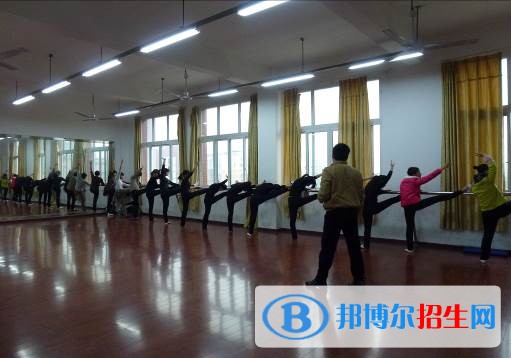 巴中中专学校好还是高中好