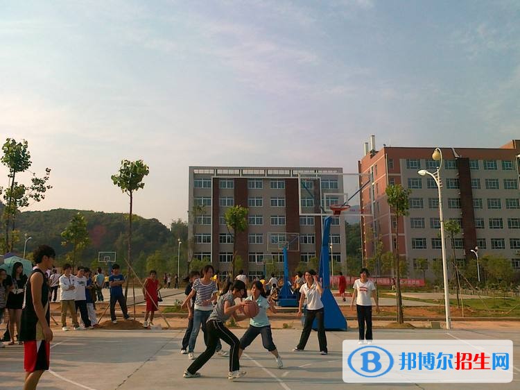 巴中女生读什么中专学校好