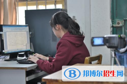 巴中高中女生上什么中专学校好