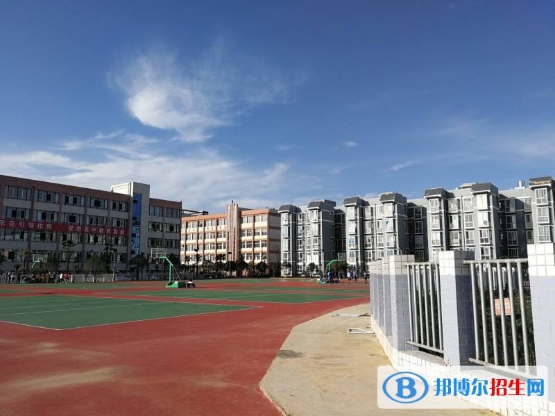 安顺女生学什么中专学校好