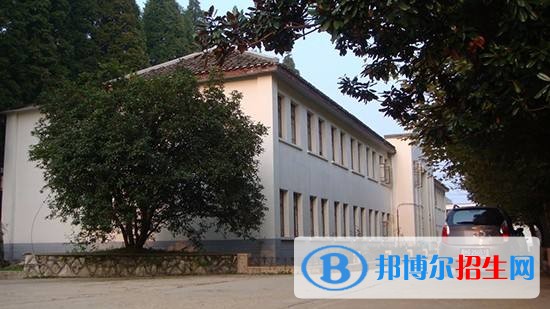 安顺中专学校和中专有哪些区别