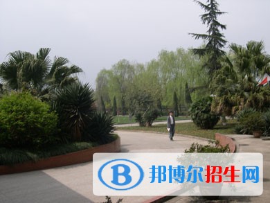 资阳女生学什么中专学校好