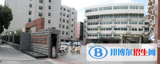 乐山中专学校乱吗