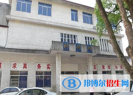 乐山初中毕业可以读中专学校吗