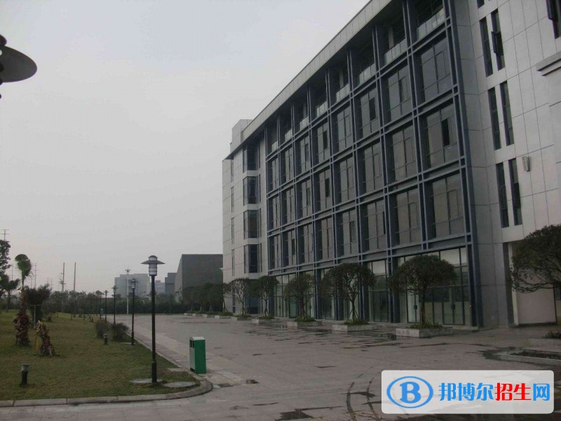乐山读中专学校需要什么证件